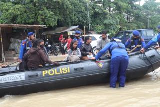 Ditpolair Polda Riau Turunkan Tim Evakuasi Warga Terdampak Banjir