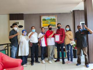 Ketua DPD PWRI Riau Serahkan Mandat Pembentukan Pengurus DPC PWRI Meranti