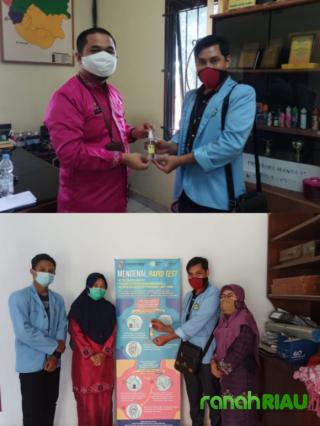 200 handsanitizer dibagikan ke Puskesmas dan kantor camat Tenayan Raya