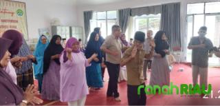 Berbagi Bahagia di Usia Senja, Komunitas Purnabakti Kunjungi Panti Sosial Husnul Khotimah