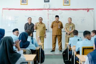 Pj Gubernur Kunjungi SMAN 8 Pekanbaru, Ini Pesannya