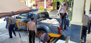 Polresta Pekanbaru Distribusikan 830 karung Beras untuk Masyarakat terdampak Covid-19