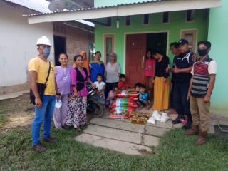 Bagikan Sembako ke Masyarakat Lingkungan Setiap Bulannya oleh PKS PT. PCR Duri