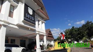 Mahasiswa Ini Demo Seorang Diri di Gedung DPRD