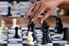 Atlet Catur Riau Latihan dengan Main Catur Online