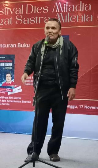 Ultah JSM ke-4 : Penyair Pulo Lasman Simanjuntak baca Puisi, Komponis Ananda Sukarlan sampaikan Test