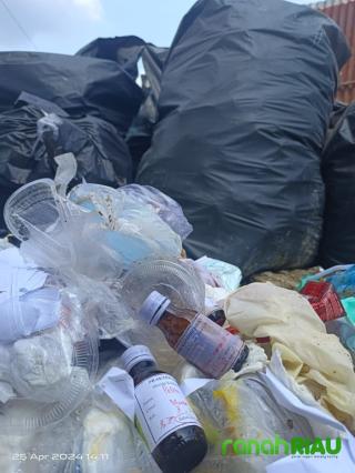 Waduh... Limbah medis berserakan di Area Rumah Sakit Perawang 