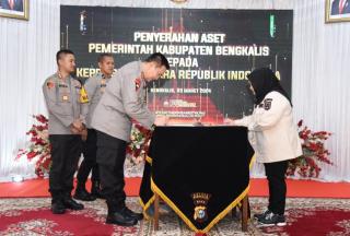 Diketahui Kapolda Riau, Bupati Hibahkan Barang Milik Daerah ke Polres Bengkalis