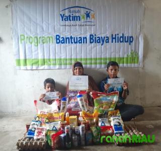 Bantuan Lanjutan Rumah Yatim untuk Ibu Yeni, Seorang Diri Nafkahi 3 Anaknya