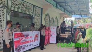 Polsek Kuantan Mudik Gelar Bakti Religi, Sekaligus Menyalurkan Bantuan Untuk Pembangunan Mesjid