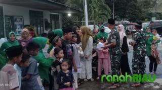Berbagi Kasih Menjelang Lebaran, Koramil 08 Kuantan Mudik Undang Belasan Anak Yatim