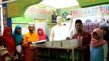 Kemenag Rohul Bagi-bagi Ratusan Alquran Gratis di Rohul Expo 2015