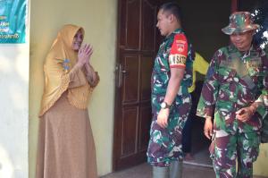 Warga Perlakukan Prajurit Satgas TMMD yang Tinggal di Rumah Mereka Seperti Keluarga