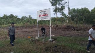 Plang Larangan Parkir Tertancap Didepan Masjid Al Quro, Warga Murka ke PT Pertamina Patra Niaga