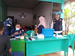Pokdarkamtibmas Resort Dumai Bareng Polres Dumai Laksanakan Vaksinasi Massal