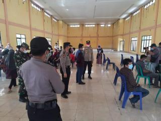 Polsek Mandau Lakukan Pengamanan Penyuntikan Vaksinasi di Gedung LAMR Duri