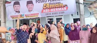 Sambut Program H. Abi Bahrun, Gemuruh Tepuk Tangan Emak-emak Simpang Padang