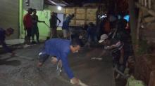 Kompaknya Satgas TMMD & Warga Selesaikan Jalan Sepanjang 75 Meter Di Pengecoran Perdana