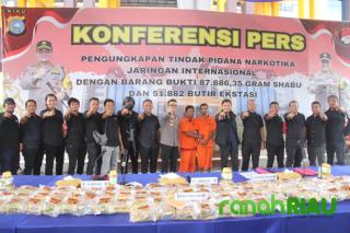 Polda Riau Berhasil Ungkap Peredaran Narkotika Jaringan Internasional Berskala Besar