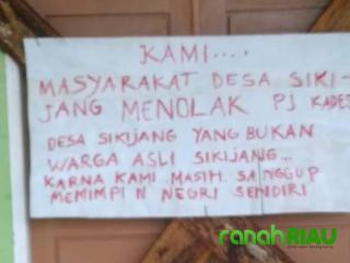 Masyarakat Segel Kantor Desa, Pasca Bupati Kuansing, Andi Putra Lantik PJS Kades