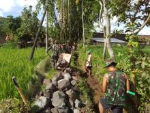 Pasukan Yonarmed 8/105 Dikirim di Lokasi Sasaran TMMD