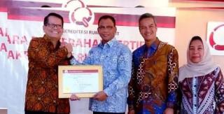  Progres kesehatan, Bupati Rohil Suyatno Terima Akreditasi Bintang Tiga
