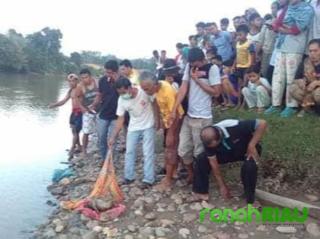 Fitri Temukan Sesosok Bayi Terbungkus Dalam Kantong Plastik di Sungai Kuantan