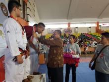 Hadiri Kejurda Taekwondo, H.Rifa Yendi Turut Berikan Medali Juara