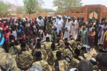 Pasukan Garuda Bantu Beras dan Al-Quran Masyarakat Lokal Darfur