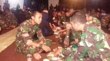 TNI TMMD104 Makan Senampan ", Tanda Kita Saudara.
