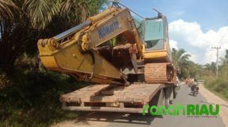 Lagi..! Tim Gabungan Polhut Sita Alat Berat Excavator di Kuansing