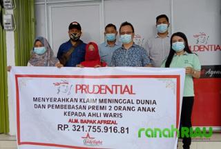PT.Prudential di Inhil Bayarkan Claim Asuransi Senilai Rp.321 Juta ke Ibu Ferawati