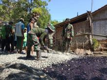 Material Jalan Aspal Di Dusun Grobogan Berbahan Batu Sungai