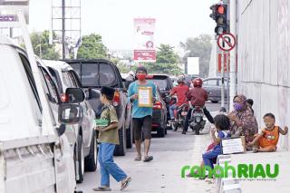 Dinsos Pekanbaru Imbau Pengguna Jalan Tak Beri Sumbangan di Lampu Merah