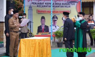 Kades Definitif Entah Kemana, Plt. Bupati Kuansing Lantik Suharmis Sebagai Pjs