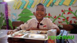 Senyum Lebar Siswa SD di Boyolali Nikmati Makan Bergizi Gratis: Bisa Hemat Uang