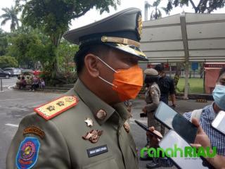 Satpol PP Kota Pekanbaru beri SP 3 ke Pemilik Bando Reklame