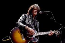 Gitaris Aerosmith Ditemukan Sesak Napas di Belakang Panggung